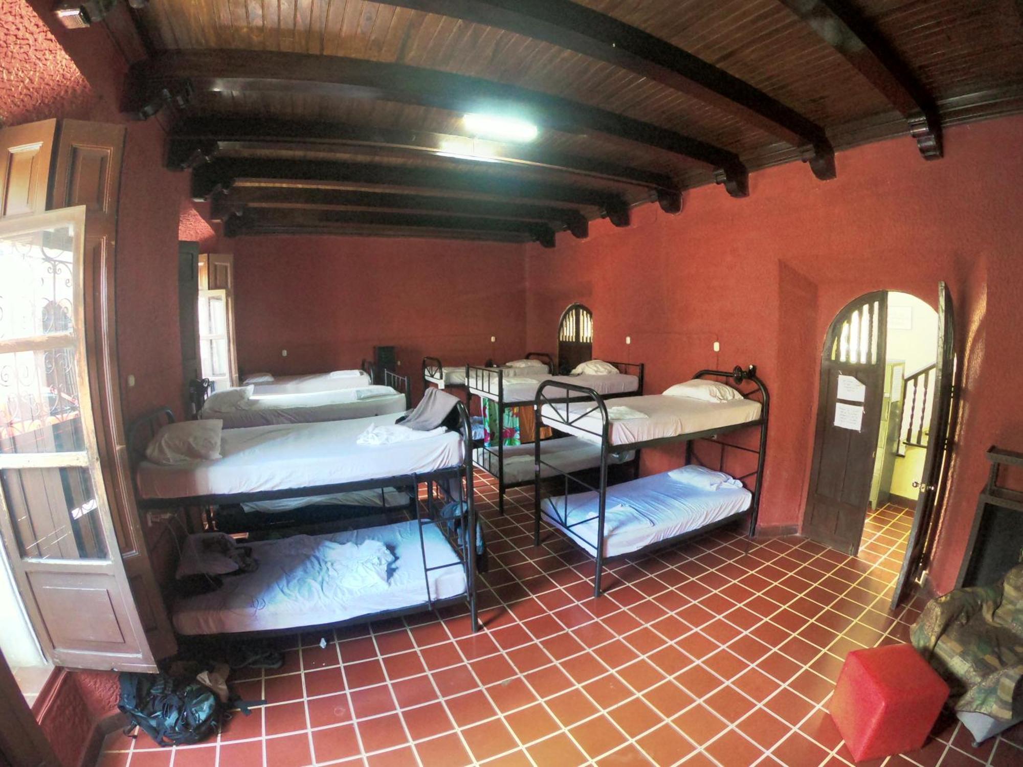 Castello Hostal Santa Ana Esterno foto