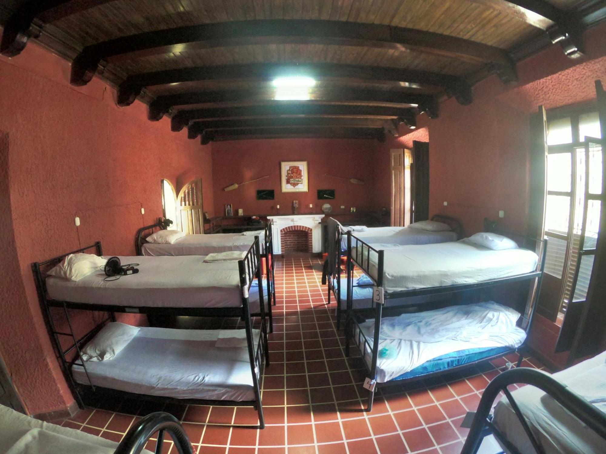 Castello Hostal Santa Ana Esterno foto
