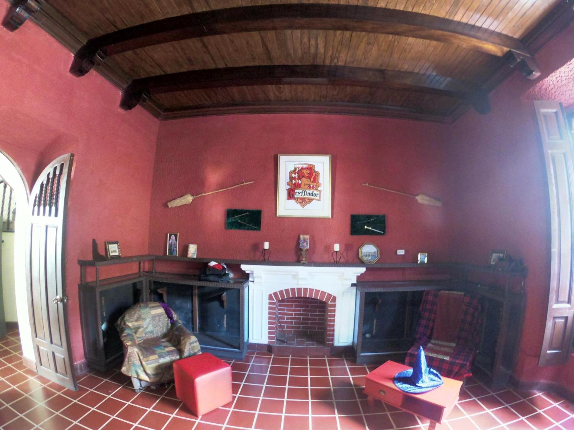 Castello Hostal Santa Ana Esterno foto