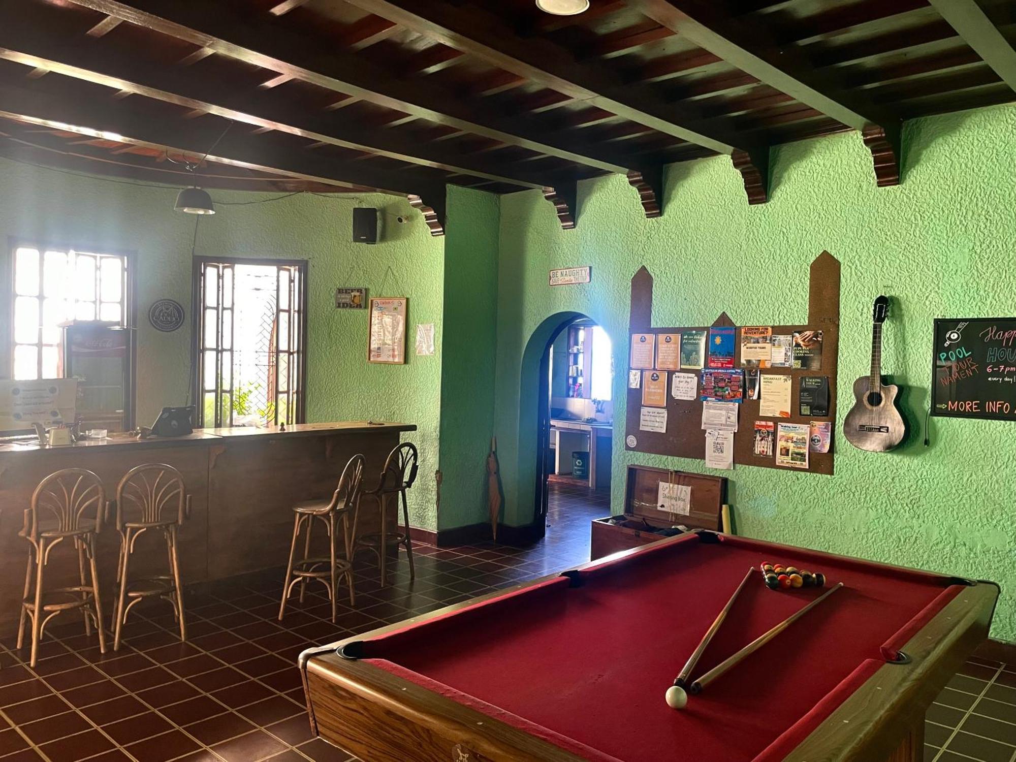 Castello Hostal Santa Ana Esterno foto